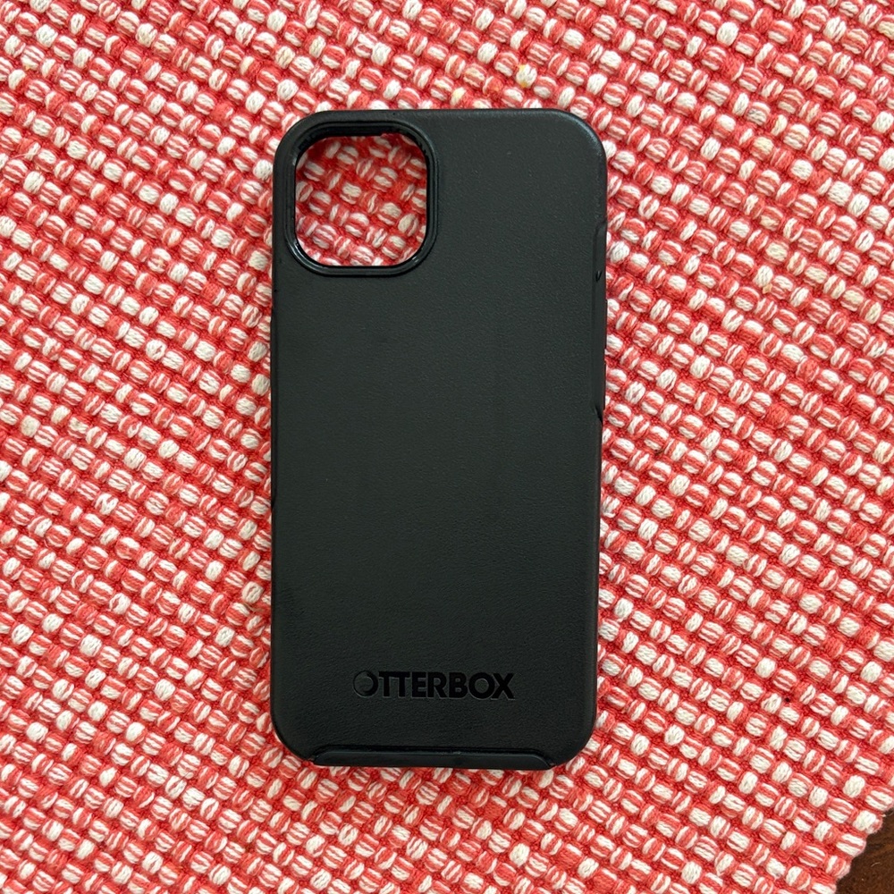 OtterBox Sleek Black iPhone 13 Case